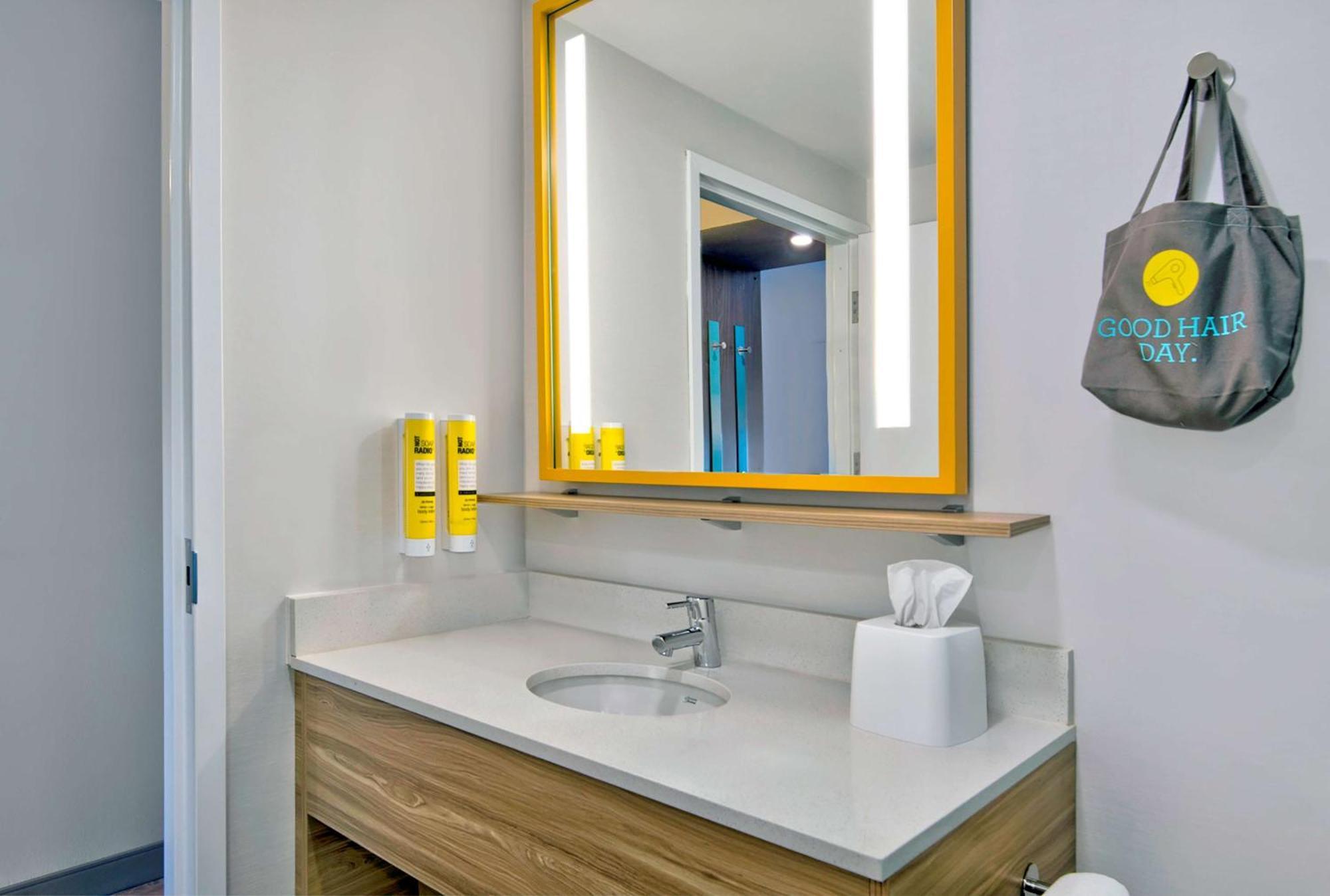 Отель Tru By Hilton Ashburn One Loudoun, Va Экстерьер фото